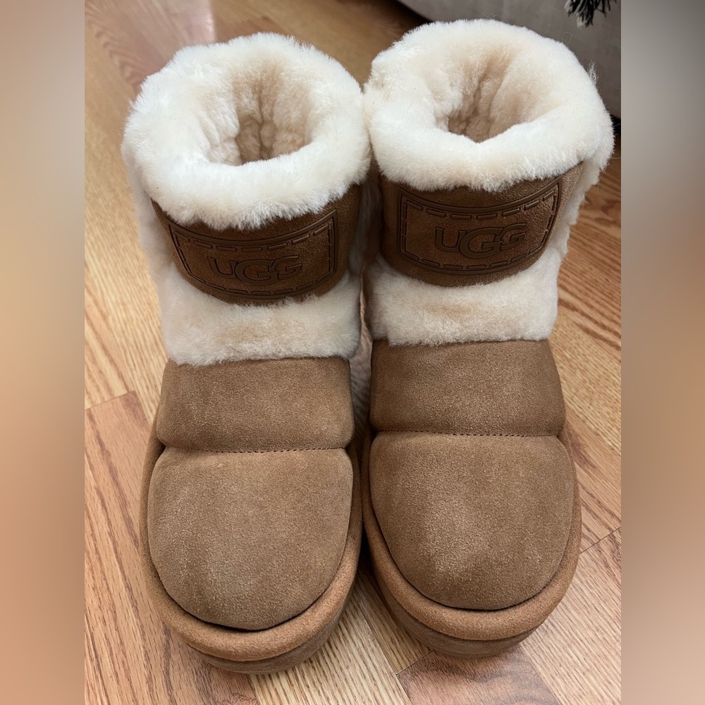 UGG Classic Chillapeak Genuine Shearling
Trimmed Boot Size 8 NWOT - Picture 13 of 15